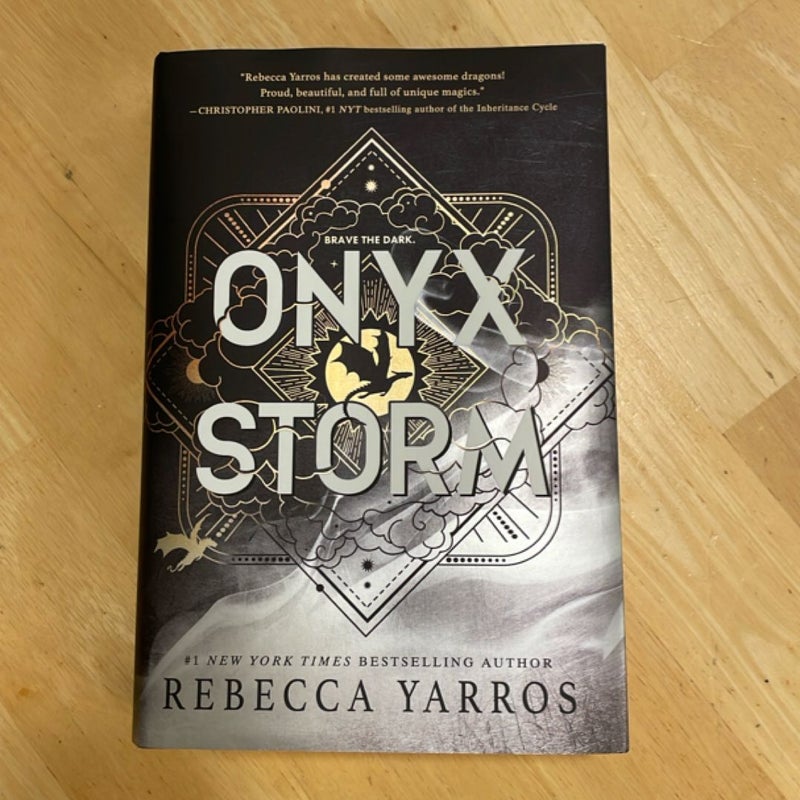Onyx Storm (Standard Edition)
