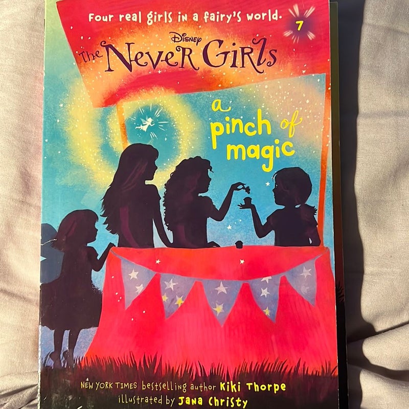 Never Girls #7: a Pinch of Magic (Disney: the Never Girls)