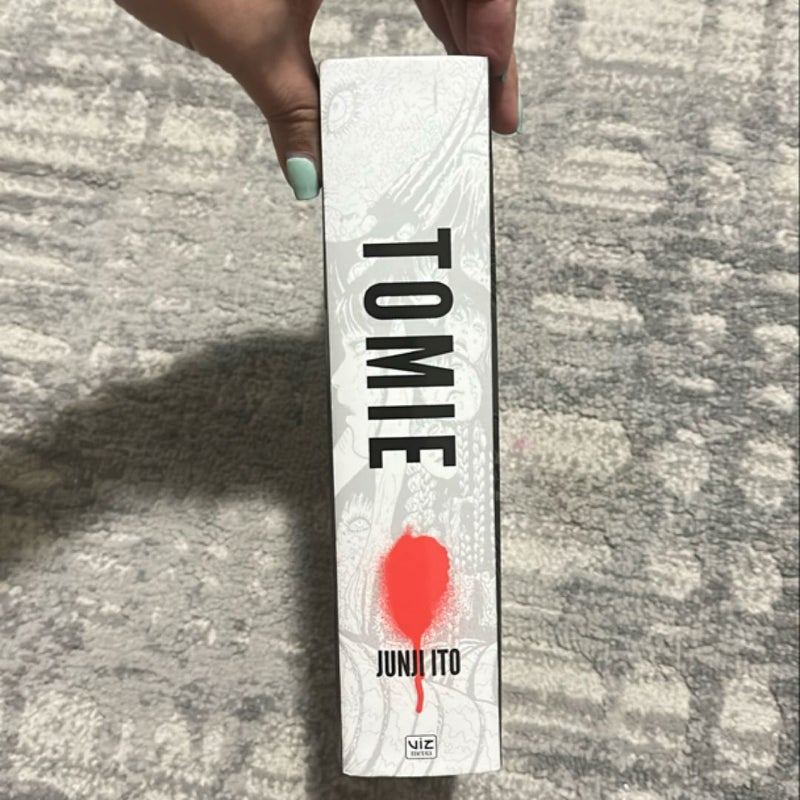 Tomie: Complete Deluxe Edition