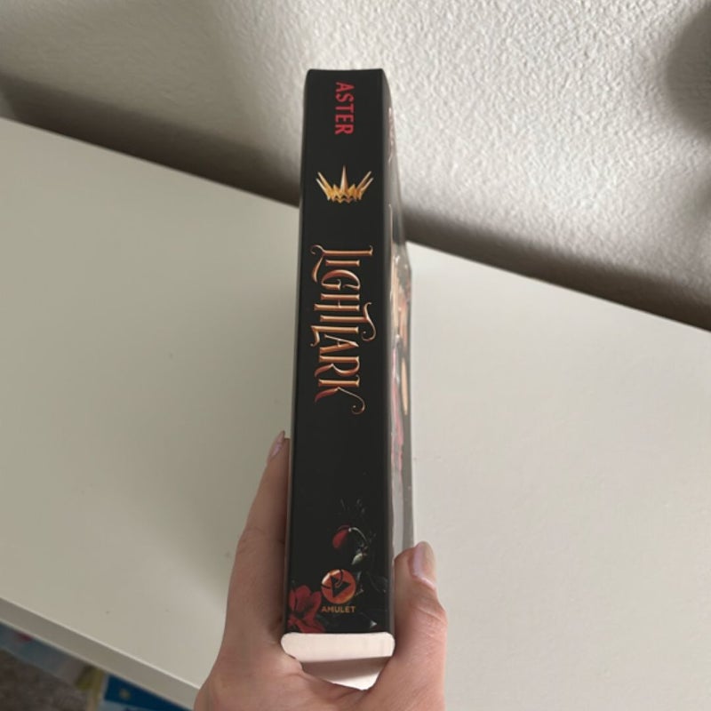 Lightlark (the Lightlark Saga Book 1)