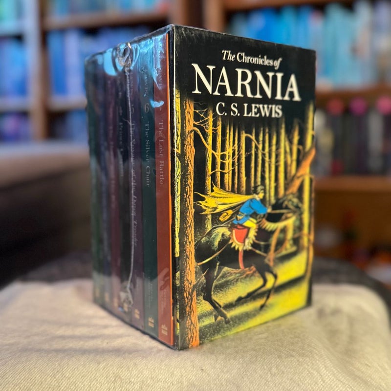 The Chronicles of Narnia Full-Color Paperback 7-Book Box Set