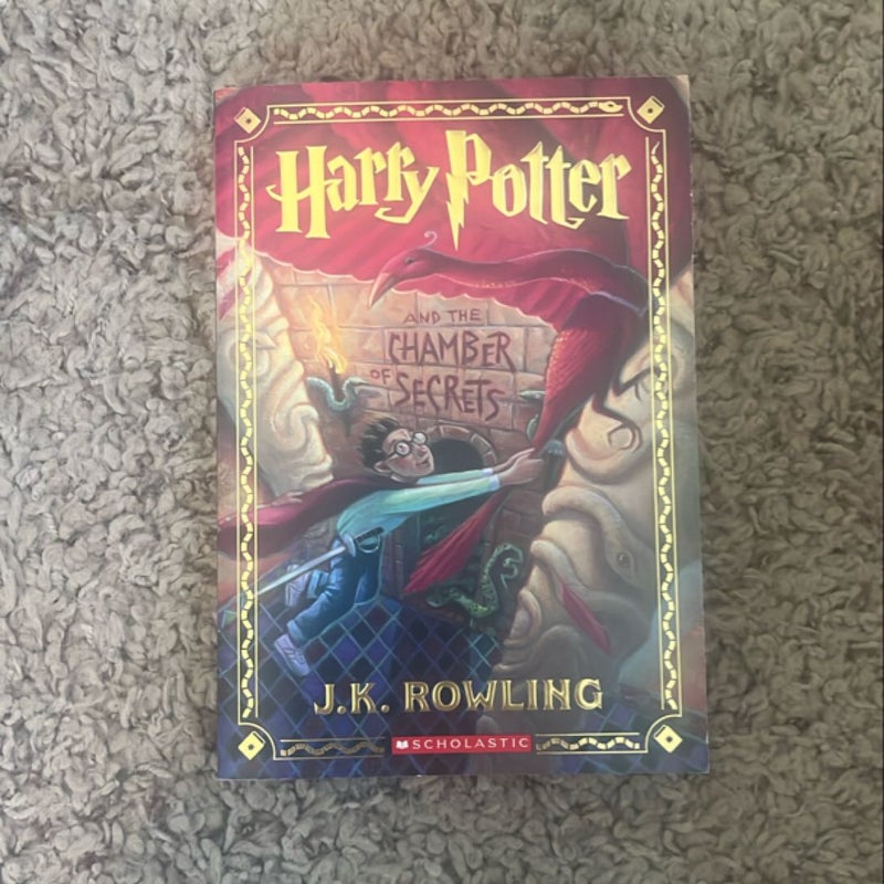Harry Potter and the Chamber of Secrets (Harry Potter, Book 2)