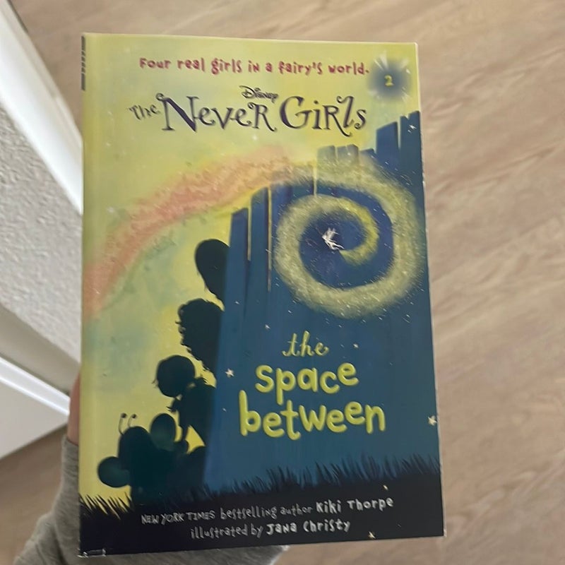 Never Girls #2: the Space Between (Disney: the Never Girls)