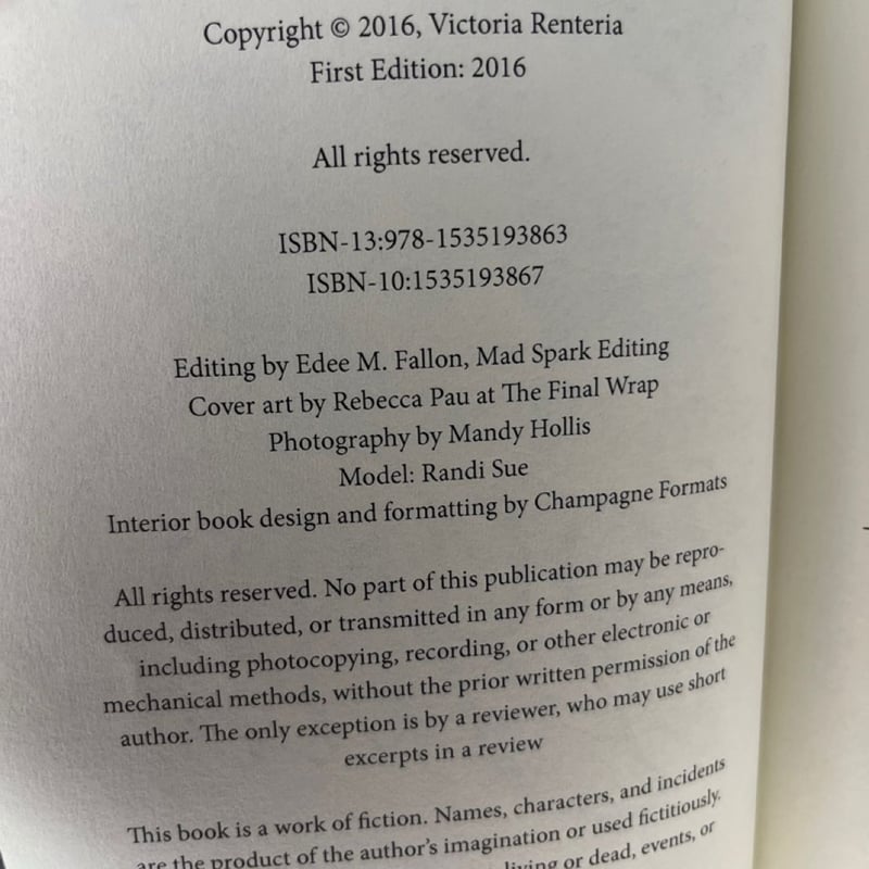 Bound by Blood by Victoria Renteria, Paperback | Pangobooks