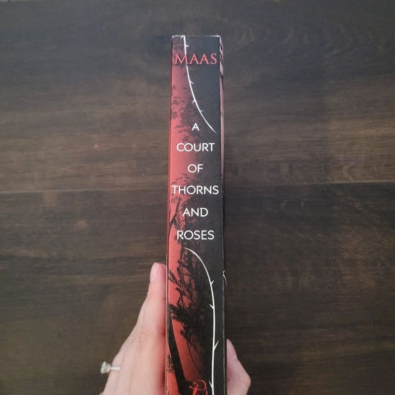 A Court of Thorns and Roses (Mint Condition)