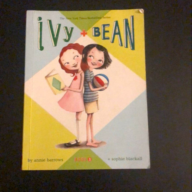 Ivy and Bean - Book 1 (Ivy and Bean Books, Books for Elementary School)