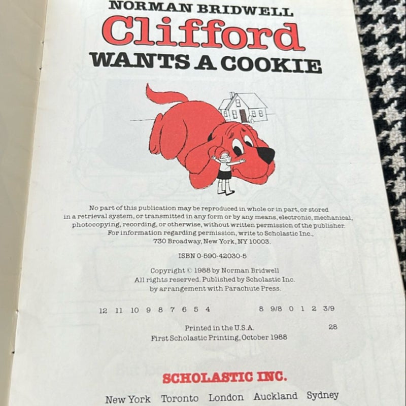 Clifford Wants a Cookie