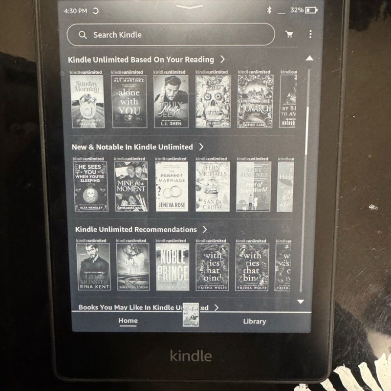 Kindle Signature Paperwhite 11th Gen 32 GB NO ADS WITH WIRELESS CHARGING DOCK