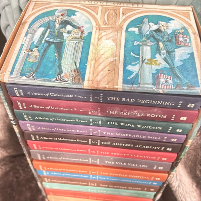 A Series of Unfortunate Events Box: the Complete Wreck (Books 1-13)