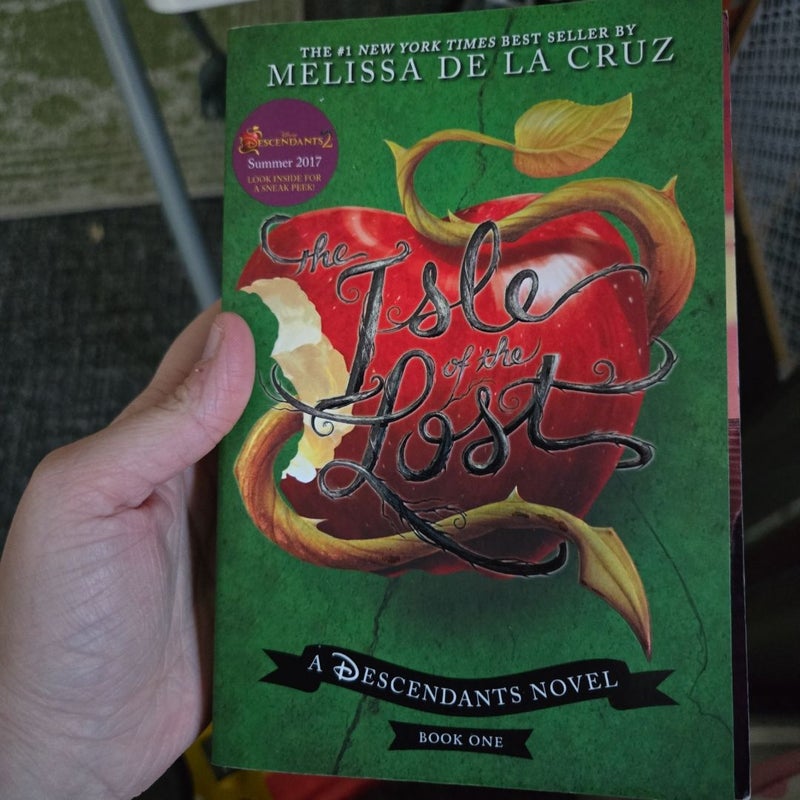 The Isle of the Lost (a Descendants Novel, Book 1)