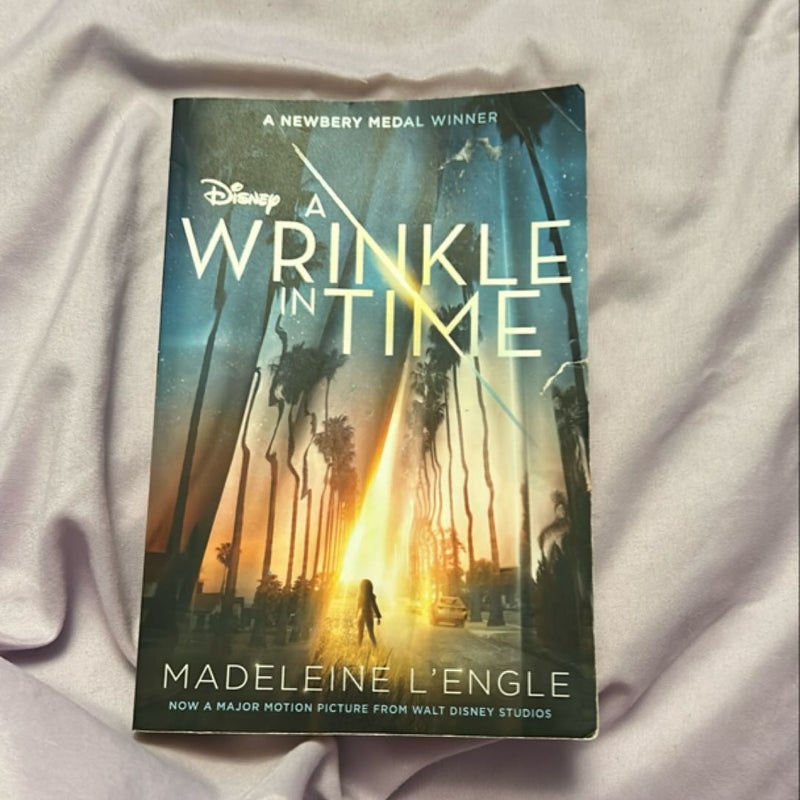 A Wrinkle in Time Movie Tie-In Edition(First edition)