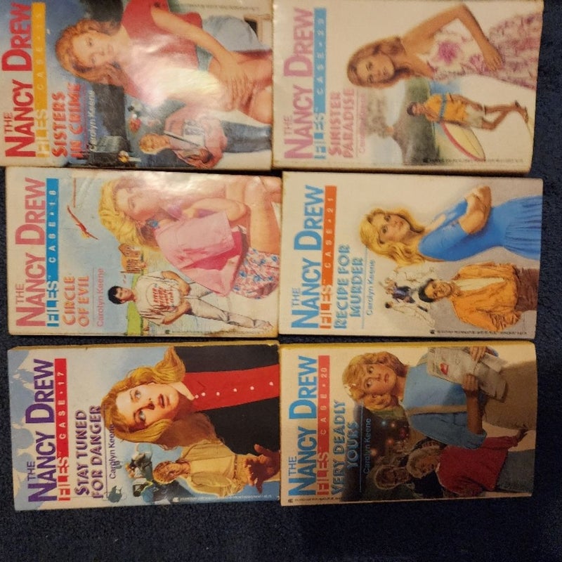 12 Vintage Nancy Drew Books