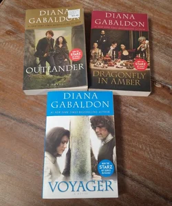 Outlander/Dragonfly in Amber/Voyager (Starz Tie-In Editions)