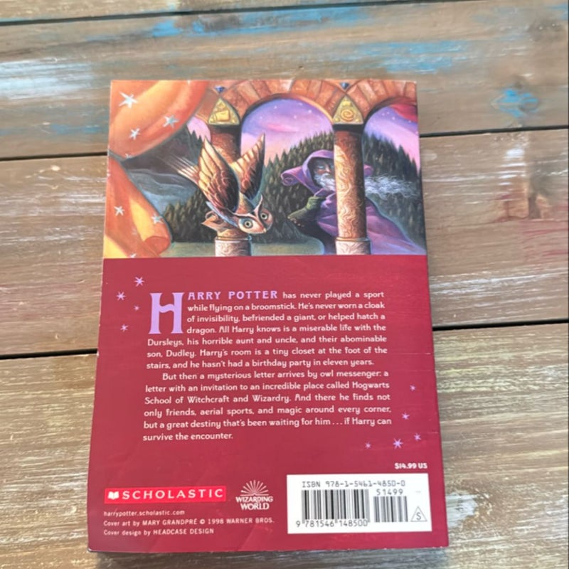 Harry Potter and the Sorcerer's Stone (Stenciled Edges) (Harry Potter, Book 1)