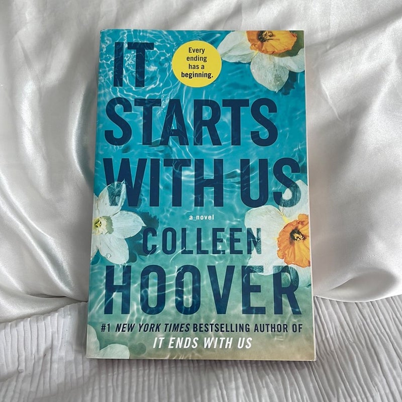 It Starts with Us: A Novel (2) (It Ends with Us): Hoover, Colleen:  9781668001226: : Books