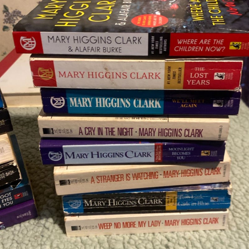 25 Mary Higgins Clark Books
