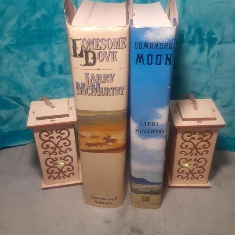 2 Hardcover Books By Larry McMurtry! Lonesome Dove (with print error!) & Comanche Moon book lot =0