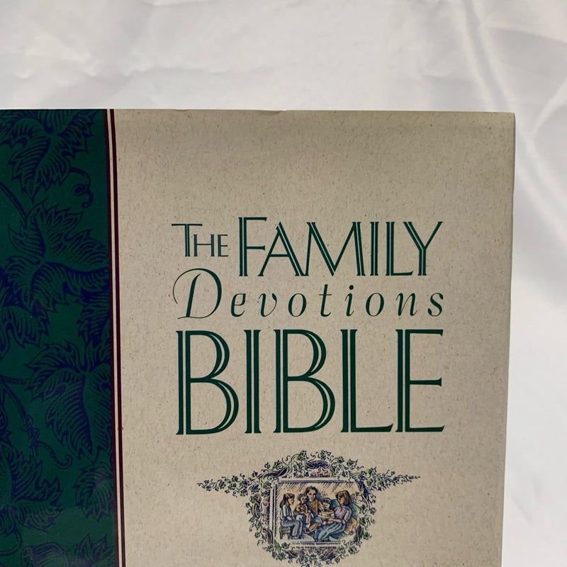 The Family Devotions Bible by Tyndale House Publishers Staff 1993