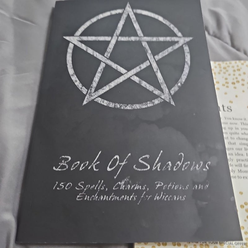 Book of Shadows - 150 Spells, Charms, Potions and Enchantments for Wiccans