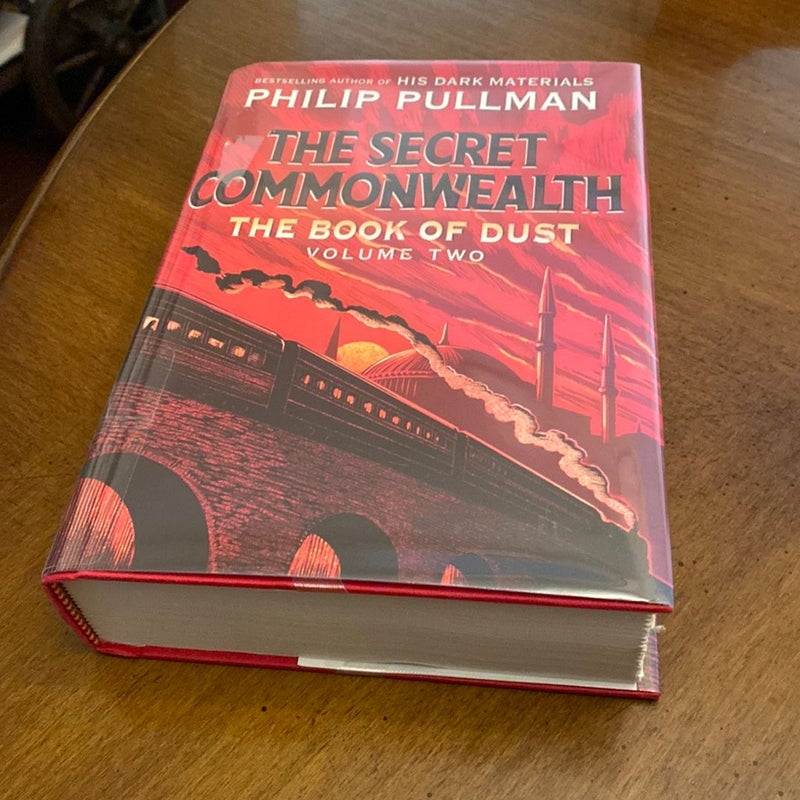 The Book of Dust: the Secret Commonwealth (Book of Dust, Volume 2)