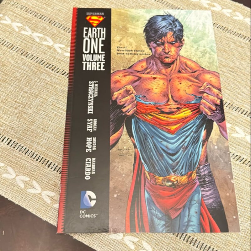 Superman: Earth One Vol. 3