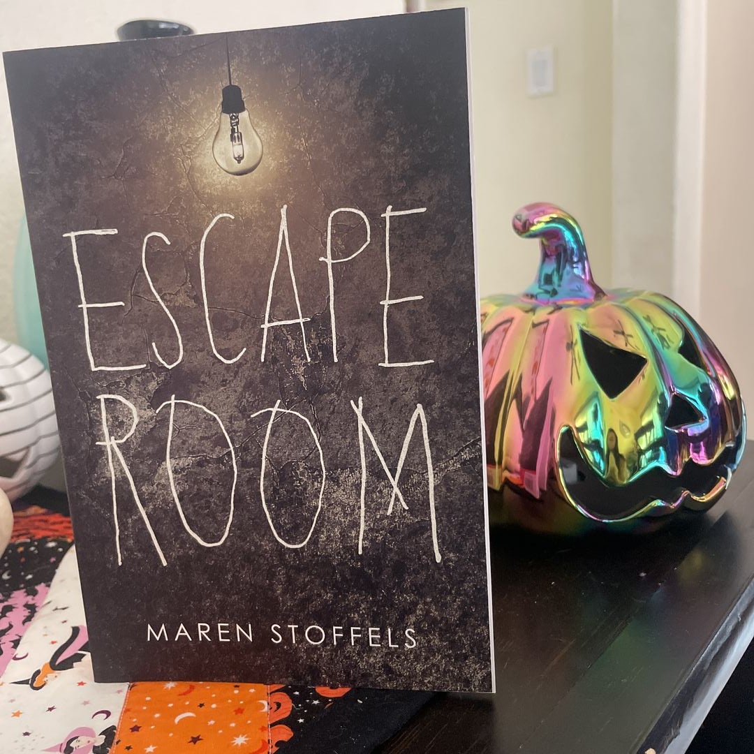 No Escape by Maren Stoffels: 9780593708774 | : Books