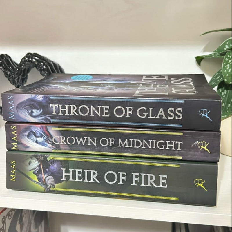 Oop Throne of glass, Crown of midnight, and Heir of Fire set