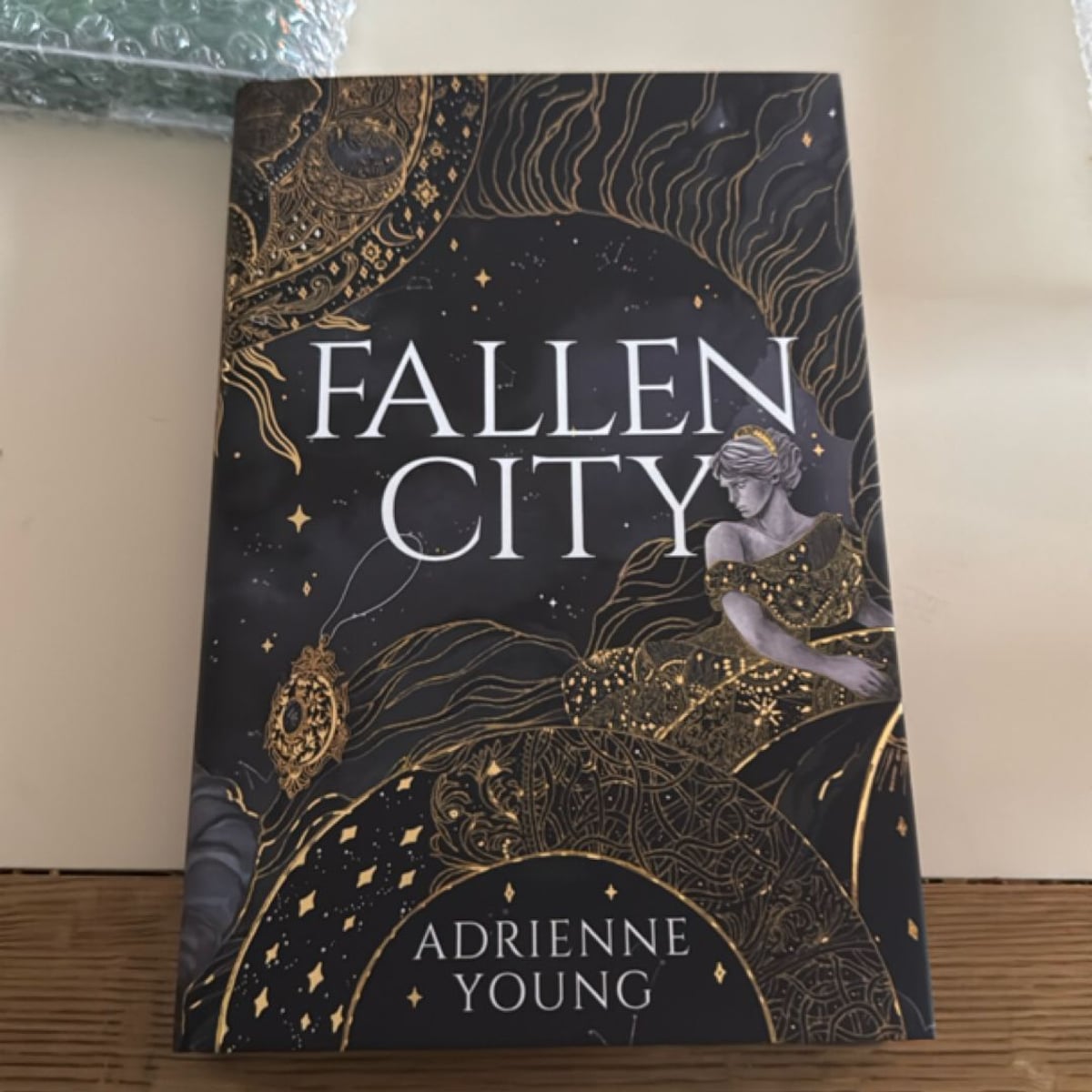Fallen City by Adrienne Young, Hardcover Pangobooks