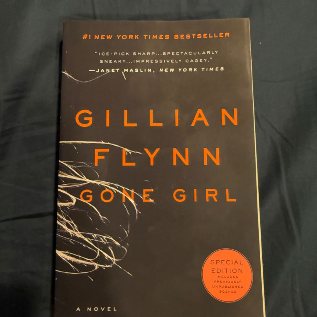Gone Girl by Gillian Flynn, Paperback | Pangobooks