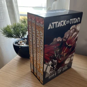 Books Kinokuniya: Attack on Titan: Season 1 Part 1 - Manga Box Set  (4-Volume Set / vol. 1 - 4) / Isayama, Hajime (9781632366993)