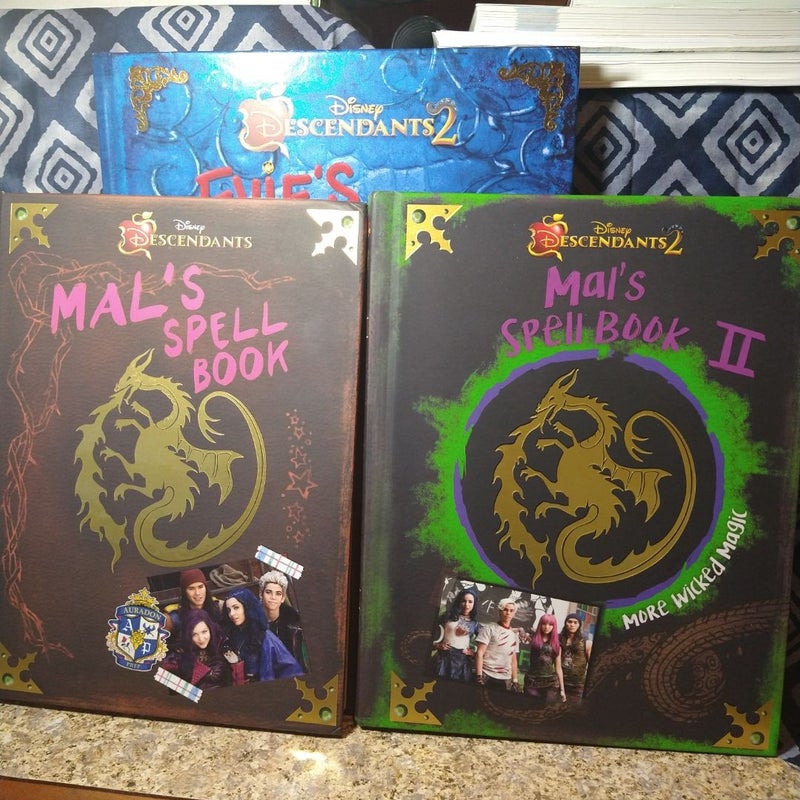 Descendants: Mal's Spell Book