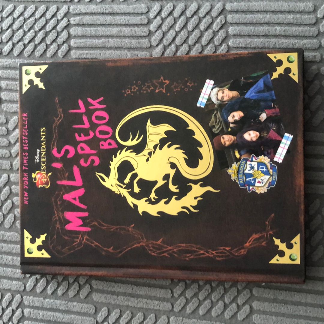 Descendants: Mal's Spell Book