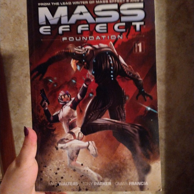 Mass Effect: Foundation Volume 1