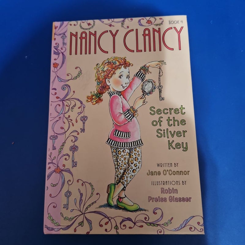 Fancy Nancy: Nancy Clancy, Secret of the Silver Key