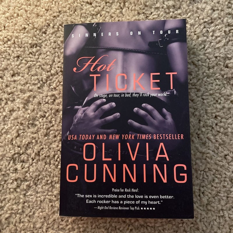 Hot Ticket (signed by the author) by Olivia Cunning, Paperback | Pangobooks