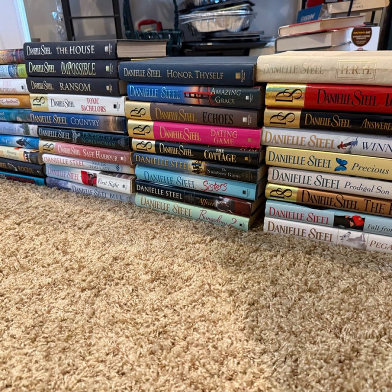 Danielle steel bundle (28 books)