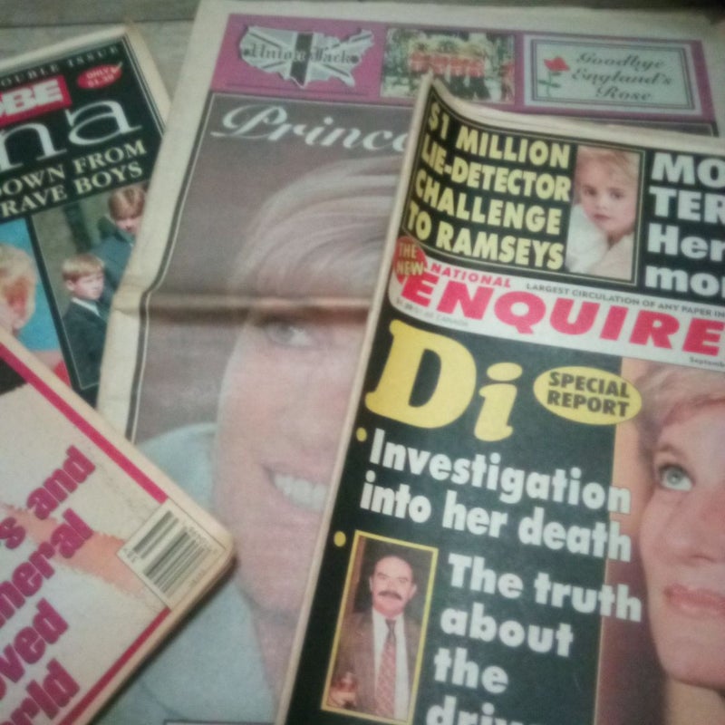 Star,Globe and Enquirer ( 5 magazines total)Bundle