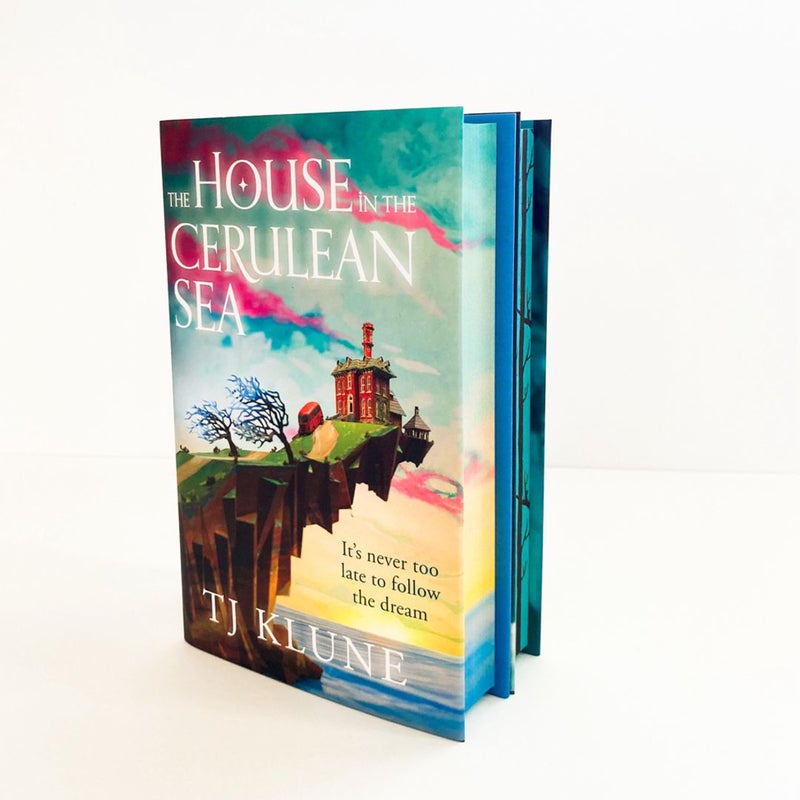 The House in the Cerulean Sea (Illumicrate Exclusive Edition)