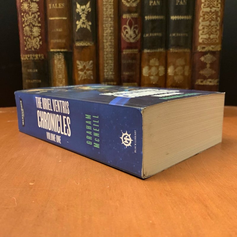 Warhammer 40k: The Uriel Ventris Chronicles: Volume One, Omnibus of Ultramarines Novels: Nightbringer, Warriors of Ultramar, Dead Sky, Black Sun, and 4 short stories