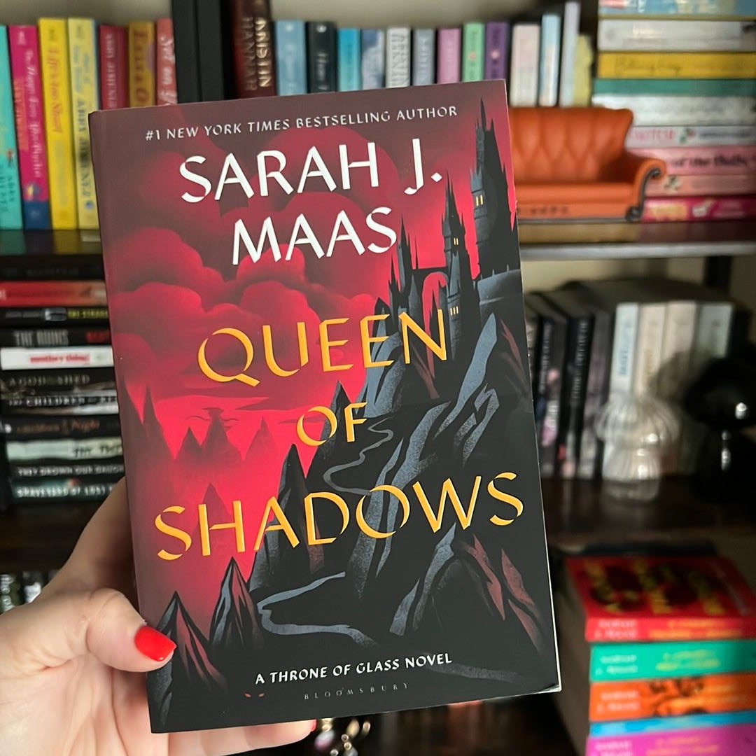 Queen Of Shadows By Sarah J. Maas, Paperback 