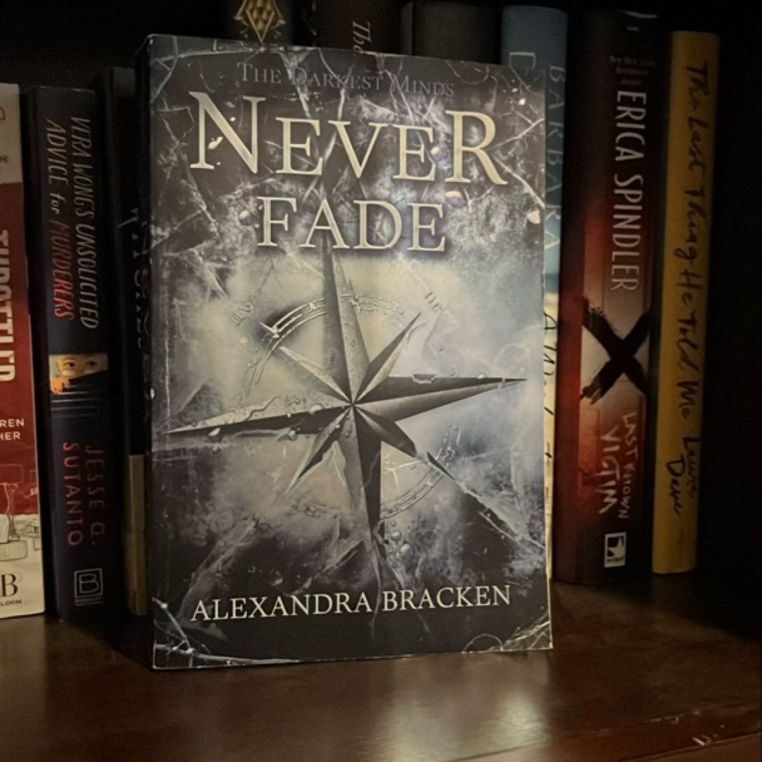 Never Fade (a Darkest Minds Novel)