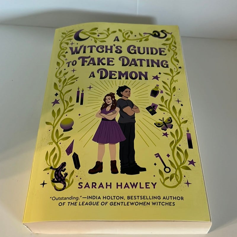 A Witch's Guide to Fake Dating a Demon