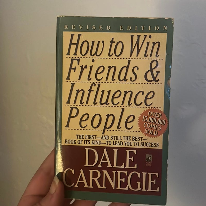How To Win Friends And Influence People by Dale Carnegie (Paperback Book)