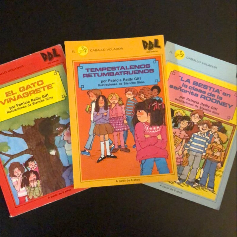 3 Spanish language books including El Gato Vinagrete