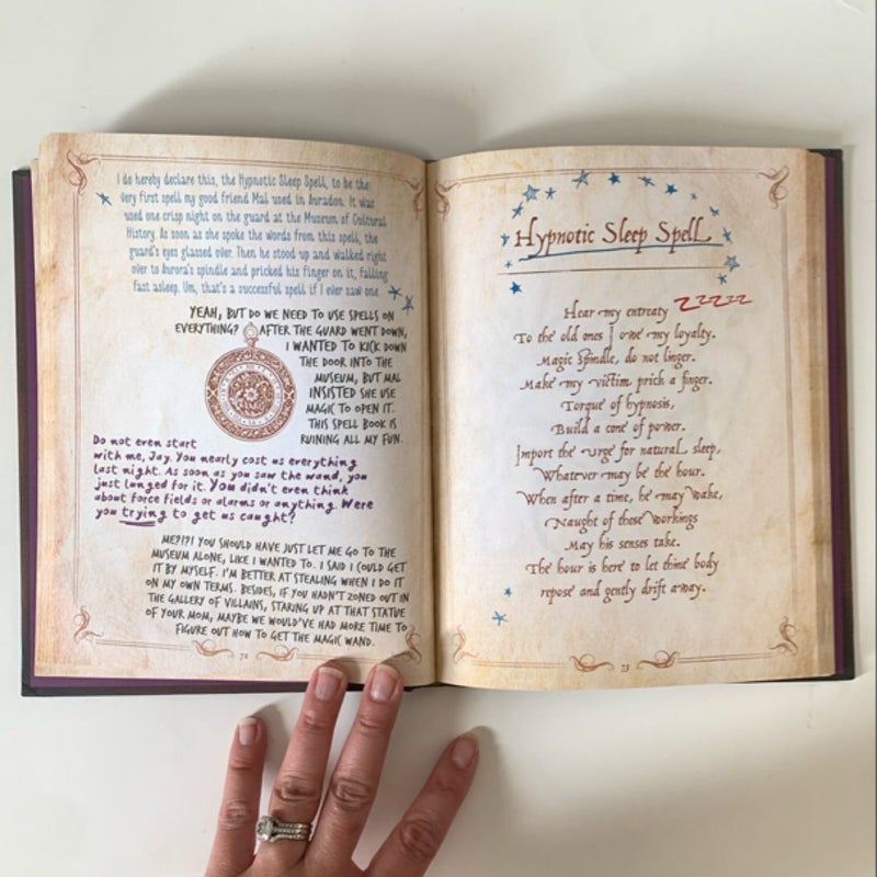 Descendants: Mal's Spell Book