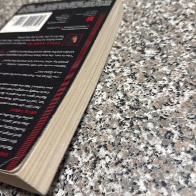 The Girl on the Train (Movie Tie-In)