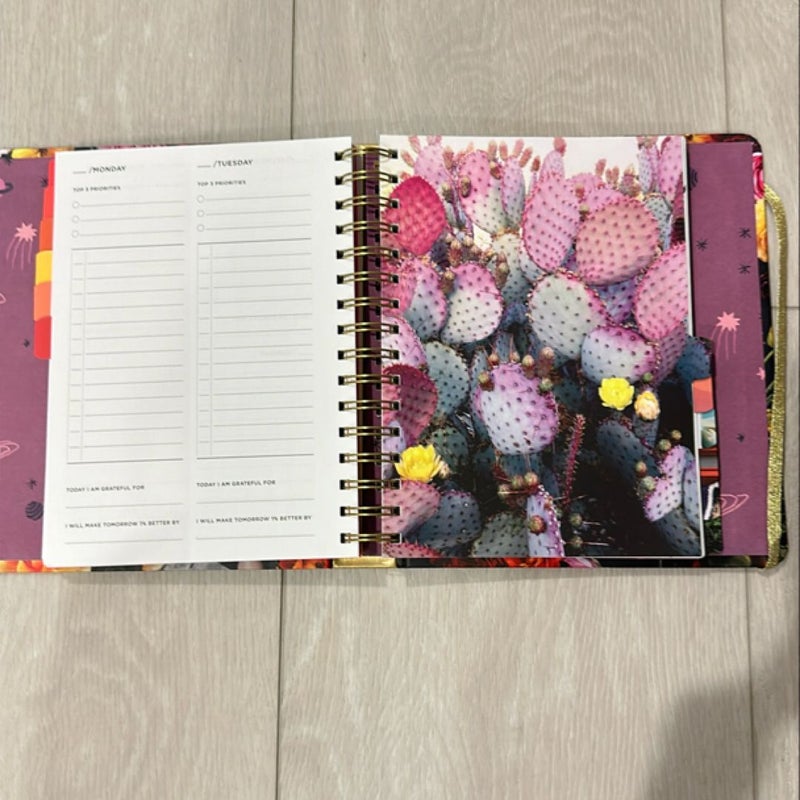52 Lists Planner Undated 12-Month Monthly/Weekly Spiral Planner with Pockets (Bl Ack Floral)