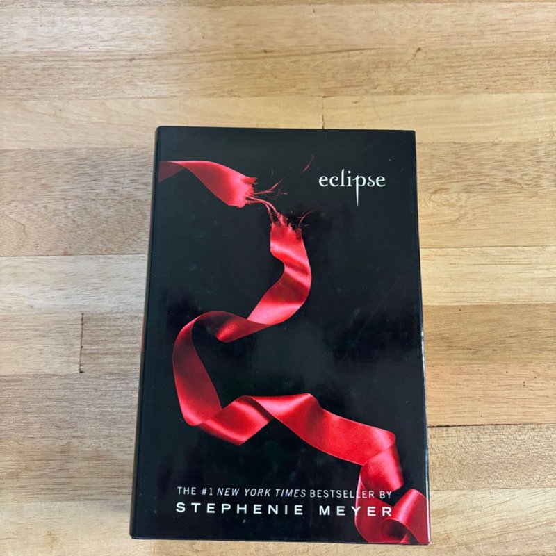 Eclipse by Stephenie Meyer, Hardcover | Pangobooks