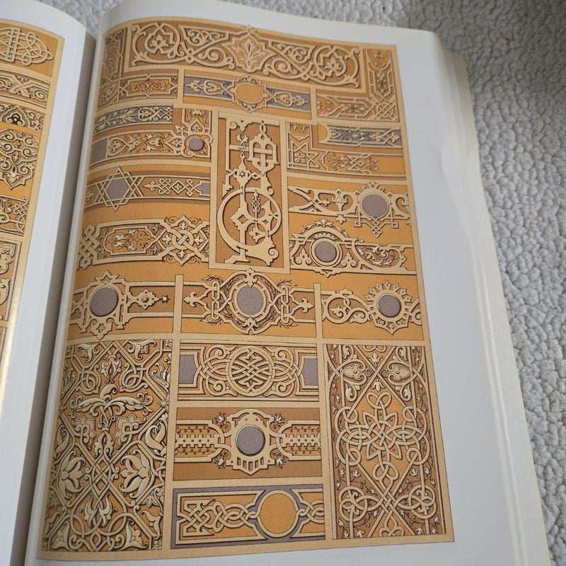 Full-Color Picture Sourcebook of Historic Ornament