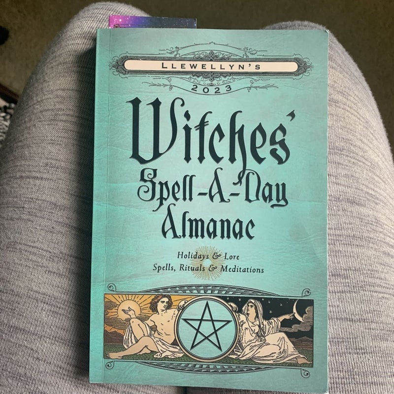 Llewellyn's 2023 Witches' Spell-A-Day Almanac